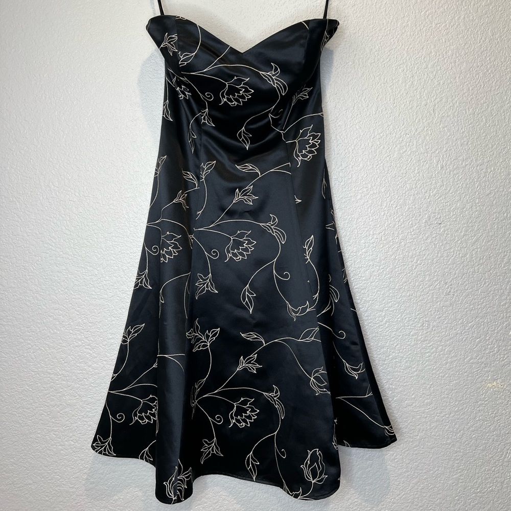 White House Black Market Floral Embroidery Strapless Dress, 6